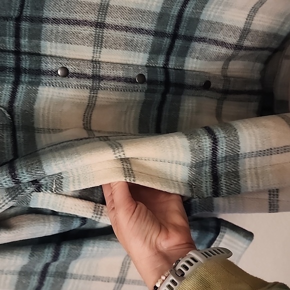 Old Navy Transitional Plaid Utility Shacket - Picture 8 of 14